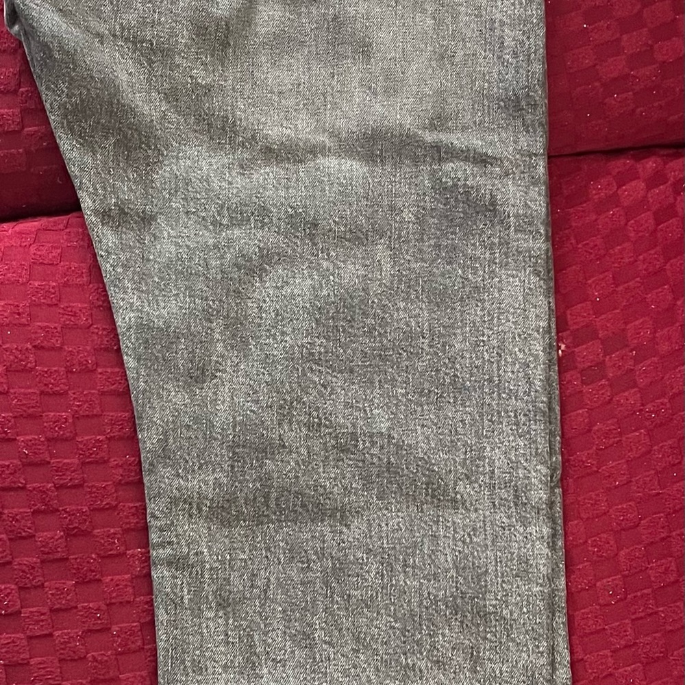 Selling a Brand-New pair of Levi gray acid- wash stretch jeans !! With tags - Picture 4 of 5